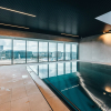 Отель Inviting Apt w Spa Fitness & Swim Pool, фото 9