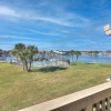 Отель Dock Holiday 2 Bedroom Condo by Redawning, фото 32
