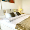 Отель SuperHost - Peaceful 1BR Apt With Balcony in Front of the Sea, фото 2