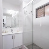 Отель Golden Shores U7, 21 Landsborough Parade, фото 5