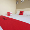 Отель RedDoorz Plus near Sam Poo Kong, фото 6