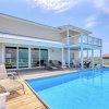 Отель Easy Breezy - Waterfront And Wonderful! Private Pool - Pet Friendly! 3 Bedroom Home by RedAwning, фото 15