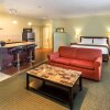 Отель Days Inn & Suites Whitecourt, фото 45