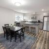 Отель Gorgeous 4 Bedroom Townhouse in South Winnipeg, фото 9