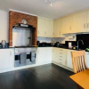 Отель Gorgeous Cosy Home 2 Miles From Heathrow Airport, фото 18
