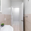 Отель Cozy 1BR Apt With King Bed and Netflix - Near DT Hamilton, фото 9
