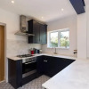 Отель The West Byfleet Place - Modern 3bdr Flat With Garden, фото 7