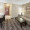 Отель Holiday Inn Express Hotel & Suites Burlington, an IHG Hotel, фото 2