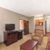 Отель La Quinta Inn & Suites by Wyndham Houston Bush Intl Airpt E, фото 5