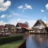 Отель Luxious water villa with 3 bathrooms, at the Frisian Lakes в Аккруме