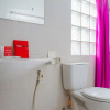 Отель RedDoorz Plus near Pantai Barat, фото 9