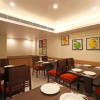 Отель OYO Townhouse 5244 Galaxy Rooms, фото 14