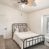 Отель New Listing! Stylish 4 Bdrm W/pool and Game Room, фото 5
