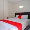 Отель RedDoorz Syariah near GOR Satria 4, фото 17