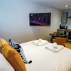 Отель E2M Wisteria House Heathrow Free Parking, фото 8