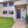 Отель Convenient Bryan Townhome w/ Patio < 3 Mi to A&m!, фото 1
