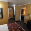 Отель Alpine Inn & Suites, фото 16