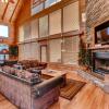 Отель Lookout Lodge Too 4 Bedrooms 5 Bathrooms Cabin, фото 6