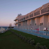Отель Golden Coast Resort, фото 1