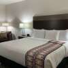 Отель La Quinta Inn & Suites by Wyndham-Red Oak TX IH-35E в Падуке