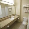Отель Town & Country Inn and Suites, фото 8