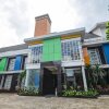 Отель CAPITAL O3270 Hotel Arimbi Baru Dewi Sartika в Бандунге