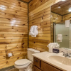 Отель Gatlinburg Enchantment - 3br - 3ba Sleeps 10! 3 Bedroom Cabin, фото 6