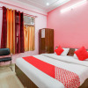 Отель OYO 76256 Trimurti Palace, фото 1