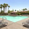 Отель Hilton Garde Inn Palm Springs/rancho Mirage в Кэсидрал-Сити