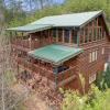 Отель Wilderness Lodge 3 Bedroom Cabin by Redawning, фото 11