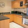 Отель Bright 2 Bedroom Flat With Parking In Oxford, фото 4
