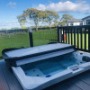 Отель Carnaby 23 3 Bedroom Lodge With Hot tub, фото 8