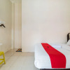 Отель RedDoorz Syariah near Pasar Aur Kuning, фото 2