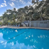 Отель Hilton Head Island Condo w/ Deck < 1 Mi to Beaches, фото 15