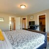 Отель Accommodating Anchorage Abode < 1 Mi to Jewel Lake, фото 4