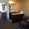 Отель Ramada Inn & Suites Foothills Resort, фото 2