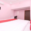 Отель White House by Oyo Rooms, фото 4