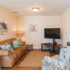 Отель Beautifully Decorated Beachfront Corner Unit Close to Shopping Dining Malibu 501, фото 2