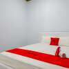 Отель RedDoorz near Betoambari Airport Bau Bau, фото 21