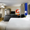 Отель One King West Hotel & Residence, фото 4