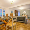Отель Petworth House - Central Milton Keynes - Smart TVs, Pool Table, Garden and Free Parking by Yoko Prop, фото 4