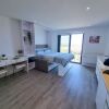 Отель Top Floor Studio-The Hub-Self Catering, фото 7