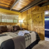 Отель Gatlinburg Views A Unique Cabin Mountain Views Expansive Decks Adjacent To Gatlinburg & Ski Lodge 1 , фото 16
