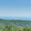 Отель Overlook Nook 3 Bedroom Pool Access Hot Tub Mtn View Sleeps 8, фото 13