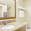 Отель La Quinta Inn & Suites by Wyndham Stamford / New York City, фото 8