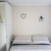Отель Lovely 2-bed Chalet at Robinhood Retreat Free Park, фото 3