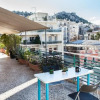 Отель Bright apt w lovely view in Lycabettus, фото 13