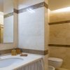 Отель Elegant Flat at Municipio by Napoliapartments, фото 8