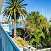 Отель Bayside Condos 18, фото 1