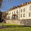 Отель Hôtel Les 3 Falaises в Ле-Тюэ